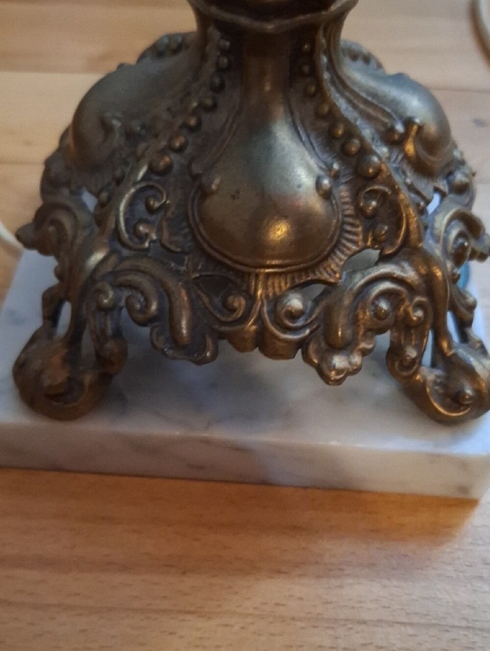 White Hobnail Milk Glass Table Lamp by - Picture 3 of 7